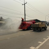 ปภ. เทศบาลตำบลแม่อายออกปฏิบัติการฉีดน้ำล้างถนนเพื่อลดฝุ่น 