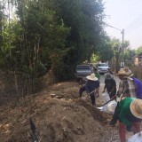 เทศบาลตำบลแม่อายร่วมกับประชาชนบ้านโห้งหลวง ร่วมกันพัฒนาฝายกลางบ้าน หมู่ที่ 7 ตำบลแม่อาย