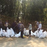 เทศบาลตำบลแม่อายร่วมกับประชาชนบ้านโห้งหลวง ร่วมกันพัฒนาฝายกลางบ้าน หมู่ที่ 7 ตำบลแม่อาย