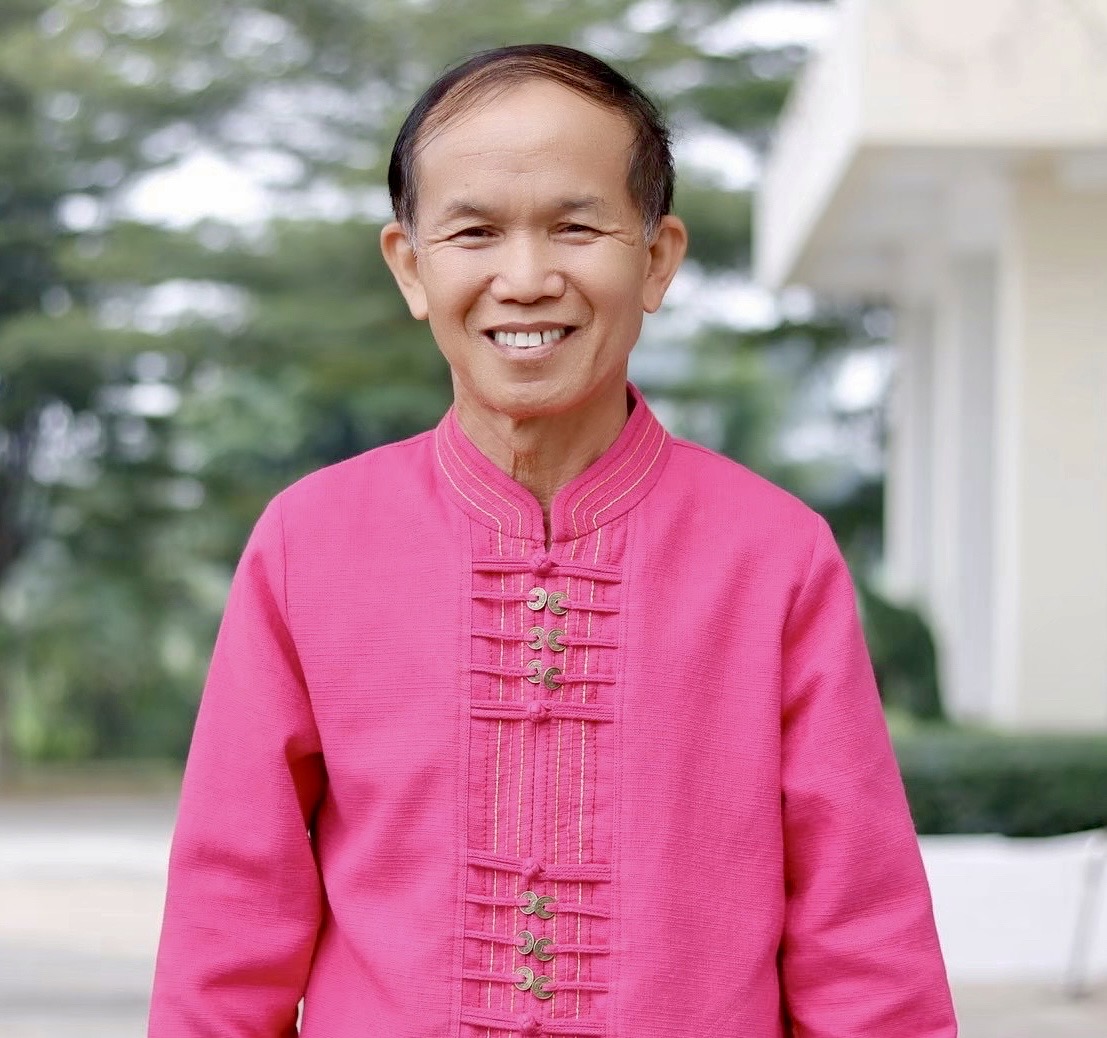 นายอานันต์  ศรียาหล้า (นายกเทศมนตรีตำบลแม่อาย)